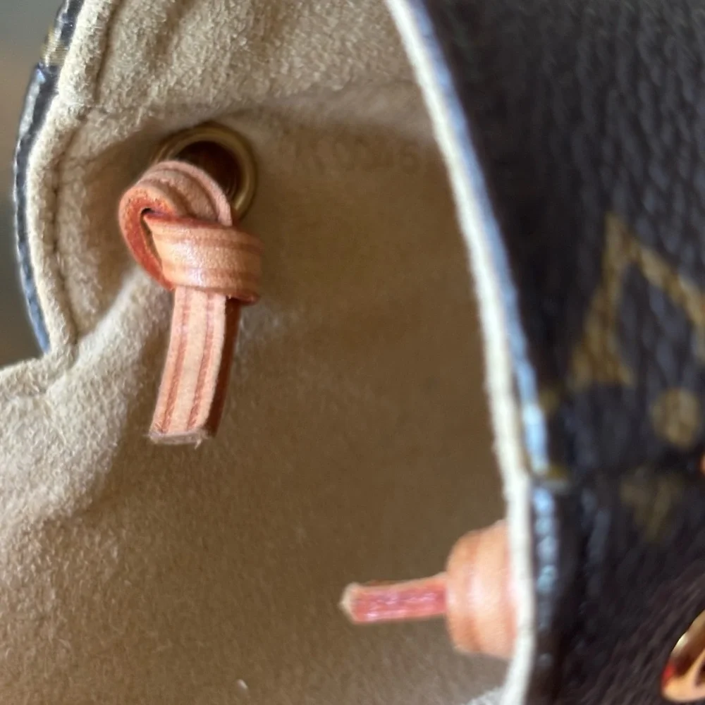 Authentic Louis Vuitton Monogram Mini Lin Pochette Cancun Crossbody Pouch - Picture 8 of 13